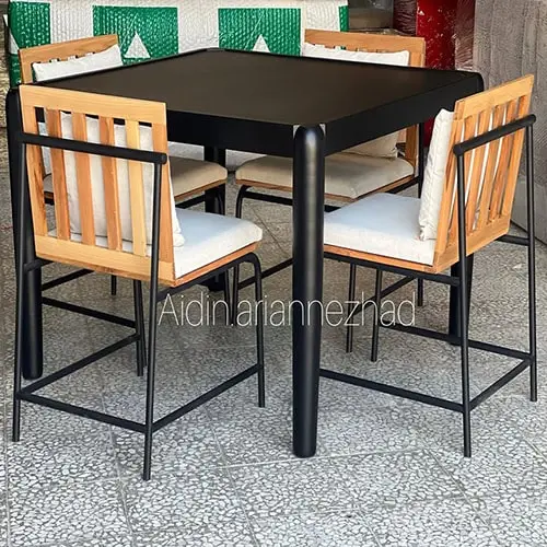 میز ناهارخوری فلزی مربع